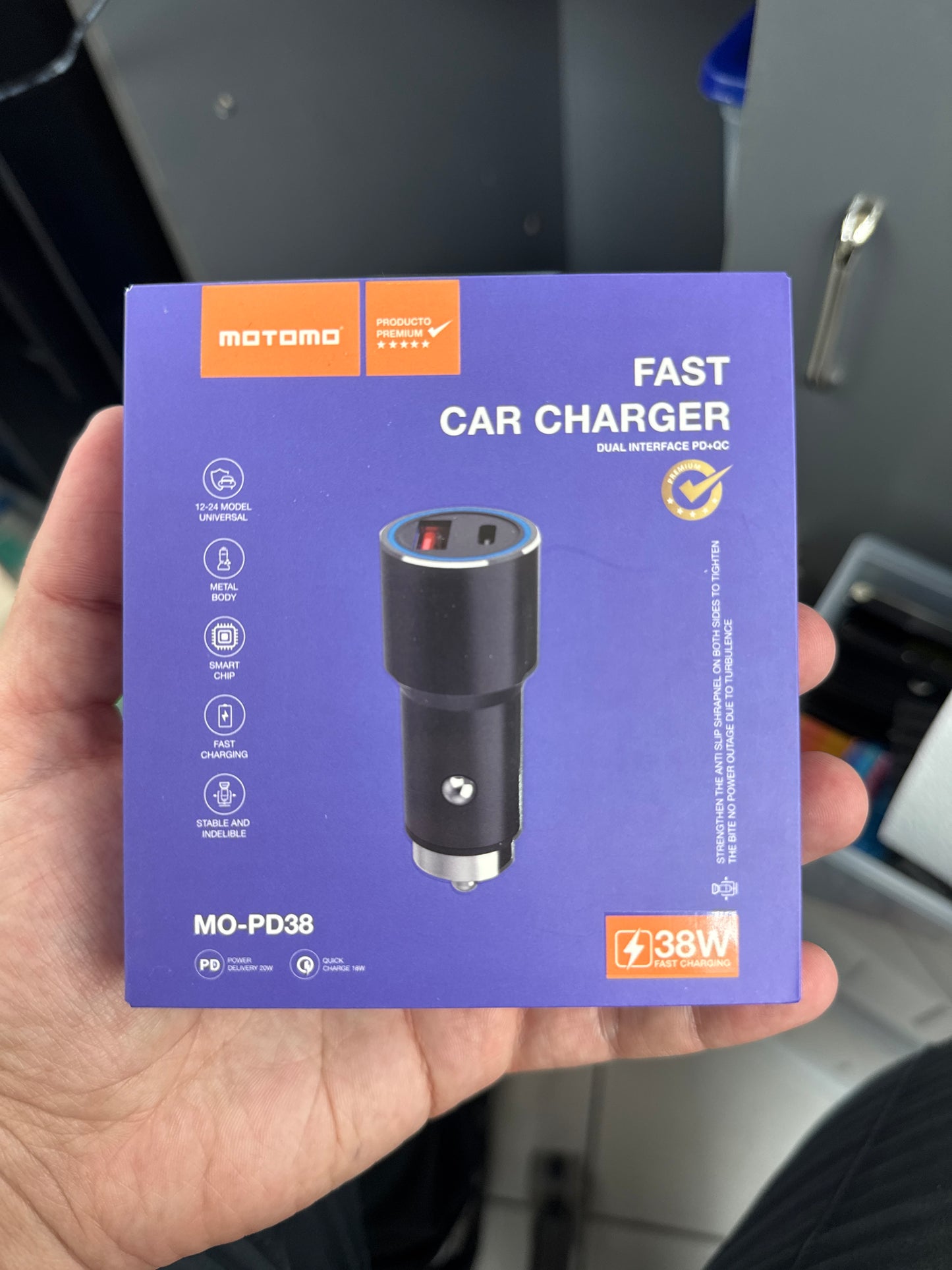 Cargador de auto Motomo MO- PD38